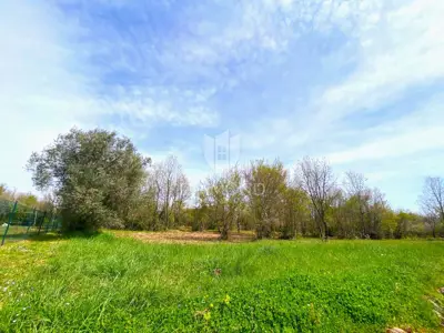 Baugrundstück 2.200 m², Poreč - 4 km vom Meer - 4