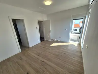 Doppelhaushälfte 156 m², Malinska, Pool und Gartenanlage - 9