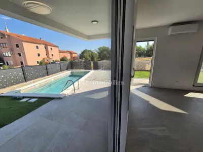 Doppelhaushälfte 156 m², Malinska, Pool und Gartenanlage - 3