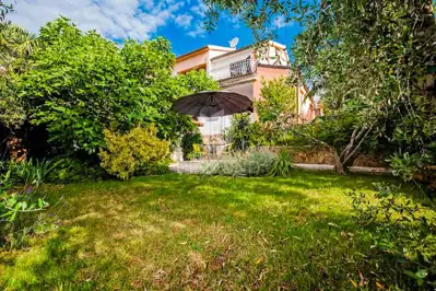 House 400 m², Rovinj - quiet street near the center