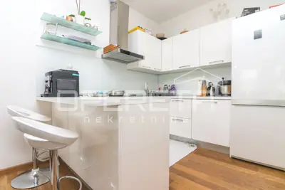 Stan 76 m², Maksimir - 3 sobe, loggia i lift - 6