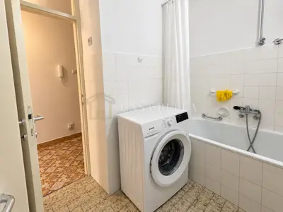 Stan 58 m², Turnić Rijeka - pogled na more i lift - 12