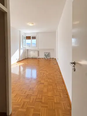 Stan 58 m², Turnić Rijeka - pogled na more i lift - 6