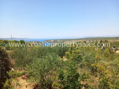 Građevinsko zemljište, Otok Brač - mirno okruženje i pogled na more