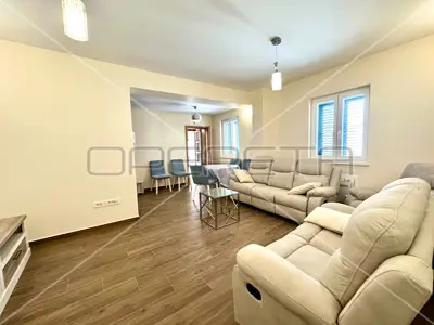 Kuća 118 m², Betina - 300 m od mora - 2