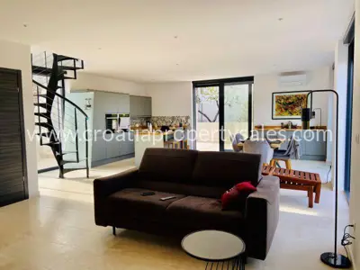 Vila 201 m², Otok Brač - prvi red do mora - 9