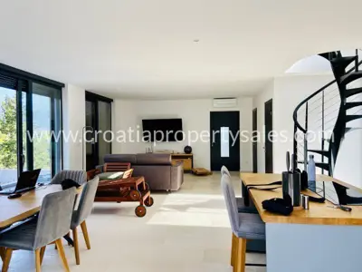 Vila 201 m², Otok Brač - prvi red do mora - 10