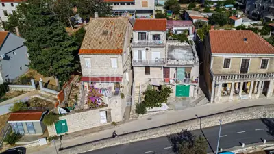 Kuća, Komiža, uz plažu i glavnu cestu - 6