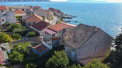 Kuća, Komiža, uz plažu i glavnu cestu - 5