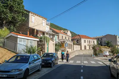 Kuća, Komiža, uz plažu i glavnu cestu - 3
