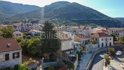 House, Komiža, by the beach and the main road - 7