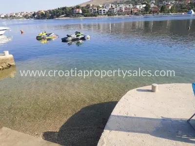 House 185 m², Šibenik - first row to the sea - 9