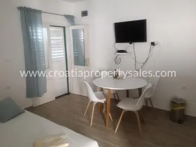 House 185 m², Šibenik - first row to the sea - 5