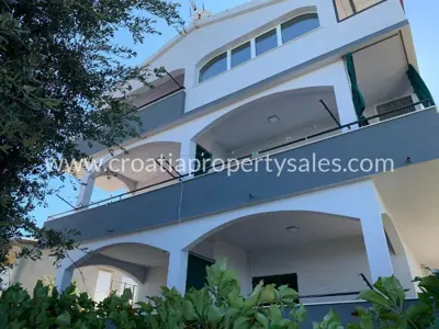 House 185 m², Šibenik - first row to the sea - 3