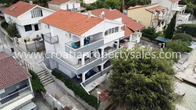 House 185 m², Šibenik - first row to the sea - 10