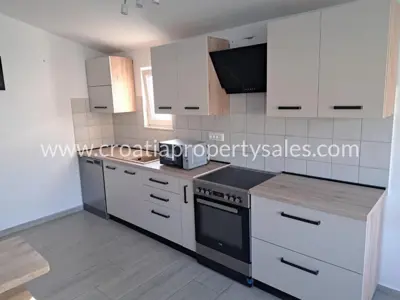 House 185 m², Šibenik - first row to the sea - 7