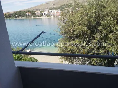 House 185 m², Šibenik - first row to the sea - 8