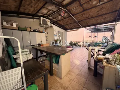 RIJEKA, GORNJI ZAMET - 3 rooms + living room with parking and a 32 m² terrace, newer construction - 4