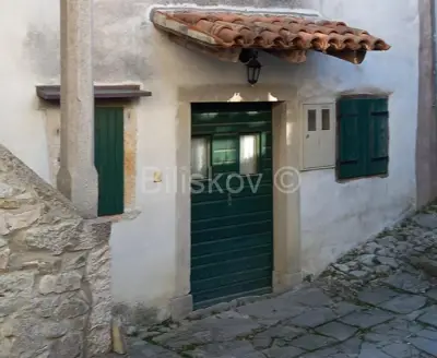 Kuća 294 m², Hum, povijesna jezgra i pogled na trg - 13