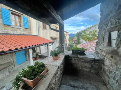 Kuća 294 m², Hum, povijesna jezgra i pogled na trg - 11