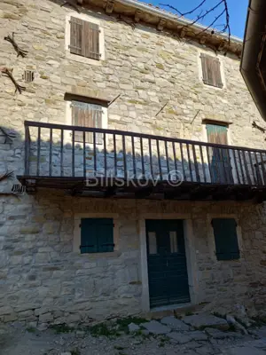 Kuća 294 m², Hum, povijesna jezgra i pogled na trg - 9