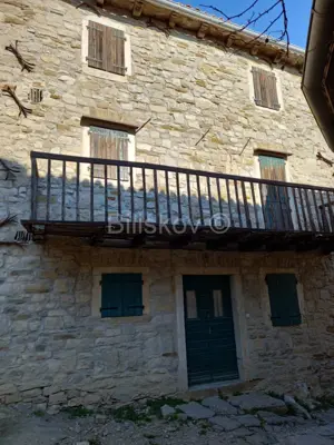 House 294 m², Hum, historic core and view of the square - 9