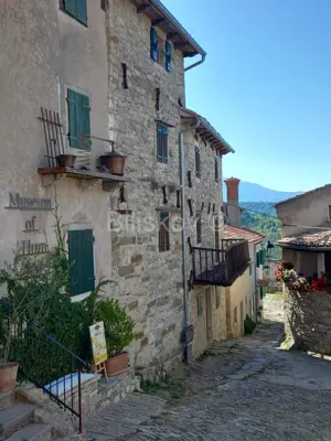 House 294 m², Hum, historic core and view of the square - 8