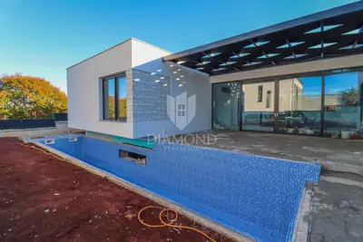Haus zum Kauf in Rovinj, 218 m² - 2