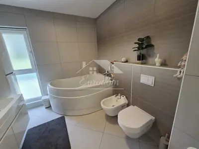 Zabočki Beverly Hills – kuća s potencijalom 3 stana - 15