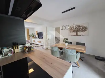 Zabočki Beverly Hills – kuća s potencijalom 3 stana - 6