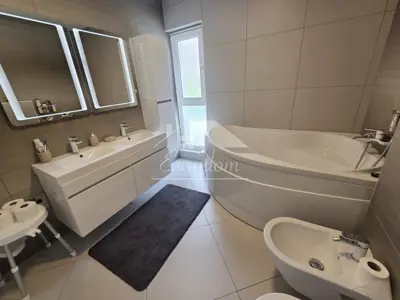 Zabočki Beverly Hills – kuća s potencijalom 3 stana - 16