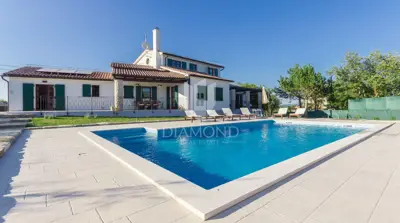 Stone villa 220 m², Barban - pool and large garden area