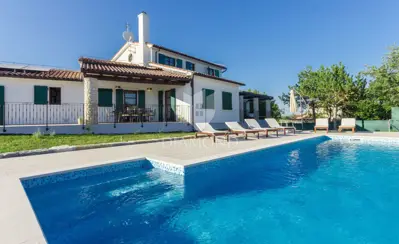 Stone villa 220 m², Barban - pool and large garden area - 2