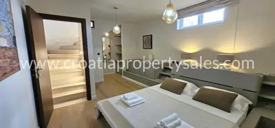 Kuća, Brač, 191 m², 895 000 € - 9