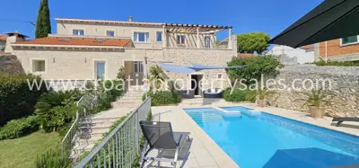 Kuća, Brač, 191 m², 895 000 €