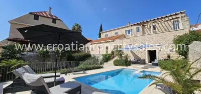 Kuća, Brač, 191 m², 895 000 € - 4