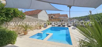 Kuća, Brač, 191 m², 895 000 € - 2