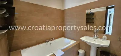 Kuća, Brač, 191 m², 895 000 € - 13