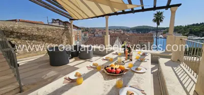 Kuća, Brač, 191 m², 895 000 € - 5
