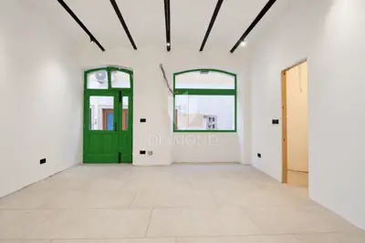 Poslovni prostor 33 m², Rovinj - centar, 50 m od mora