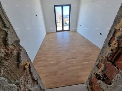 Prodaje se kuća s bazenom i pogledom na more – mirno selo Raša - 10