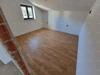 Prodaje se kuća s bazenom i pogledom na more – mirno selo Raša - 7