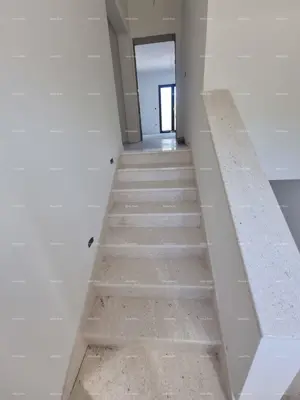 Prodaje se kuća s bazenom i pogledom na more – mirno selo Raša - 12