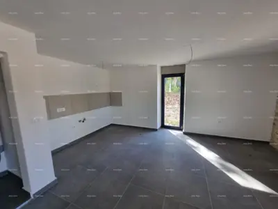 Prodaje se kuća s bazenom i pogledom na more – mirno selo Raša - 3