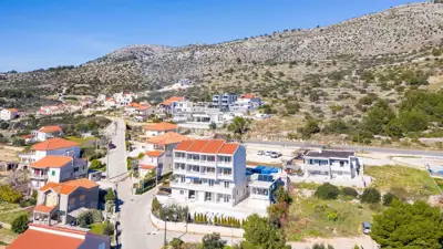 Seget Donji, kuća s apartmanima i zemljištem - 3