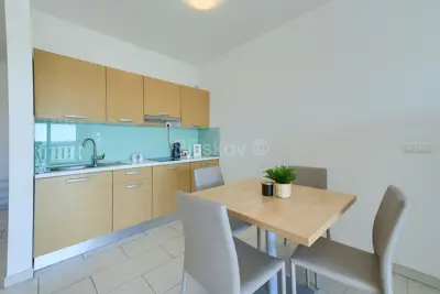 Seget Donji, kuća s apartmanima i zemljištem - 20