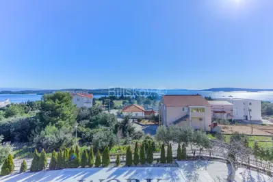 Seget Donji, kuća s apartmanima i zemljištem - 5
