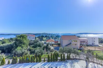 Seget Donji, kuća s apartmanima i zemljištem - 5