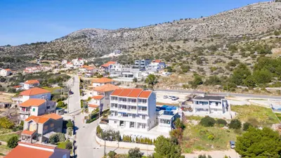 Seget Donji, kuća s apartmanima i zemljištem - 3