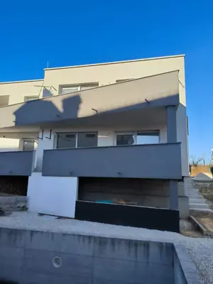 Doppelhaushälfte 121,3 m², Rovinj - 500 m vom Meer und Pool